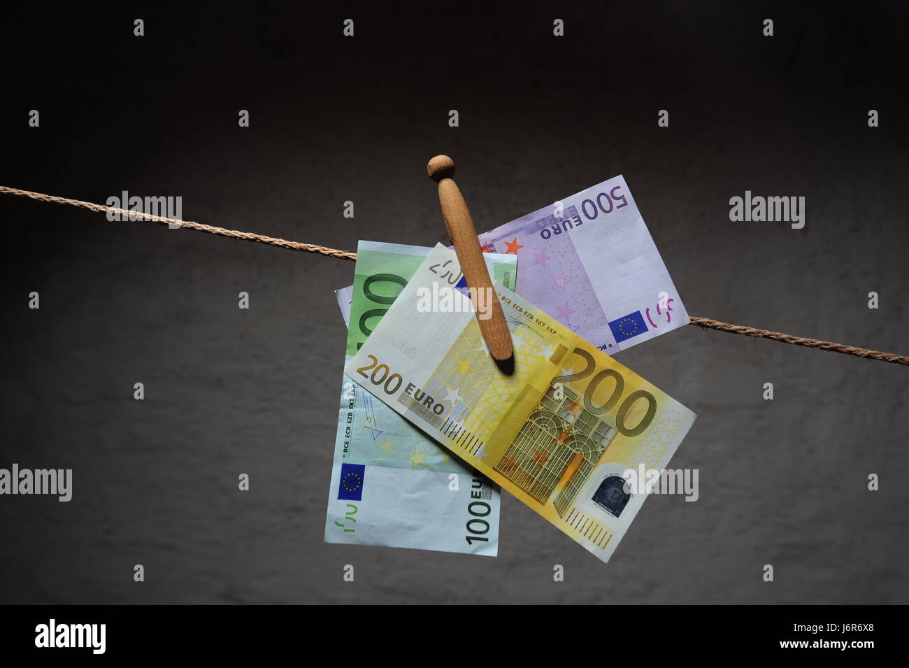 Valuta euro biglietti note vale la pena di valori di corda di denaro ridere risate ridere twit Foto Stock