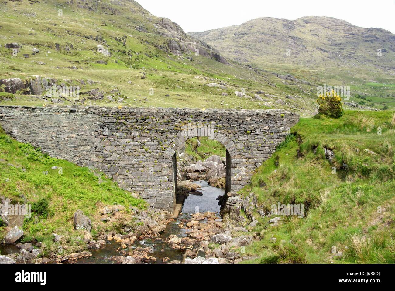 Ponte Irlanda paesaggio paesaggio paesaggio natura ponte di pietra wild arch Foto Stock