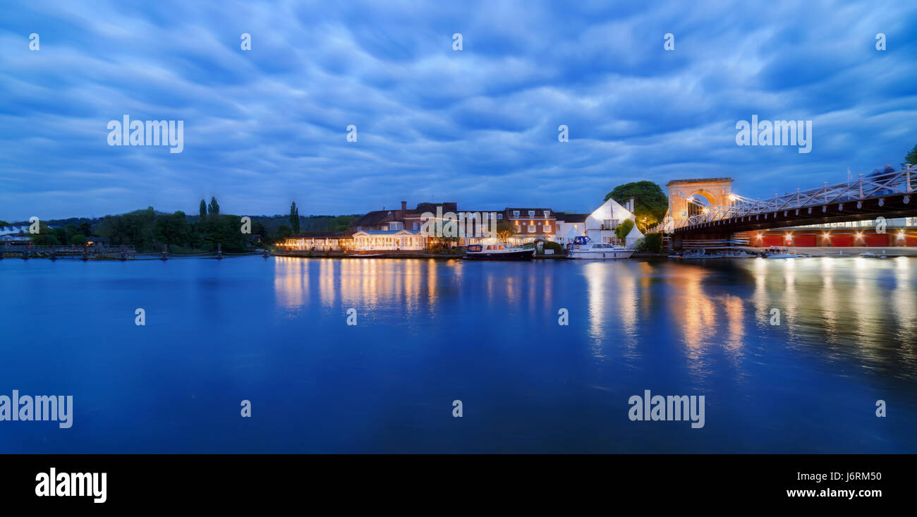 Marlow Bridge Visualizza a Marlow nel Buckinghamshire Foto Stock
