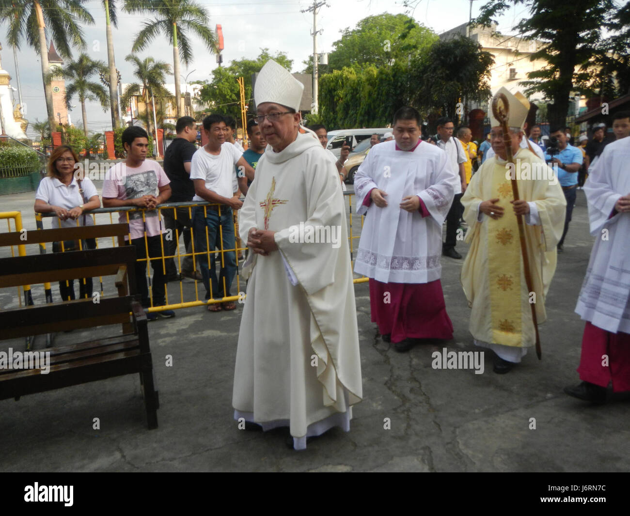 La solenne dedica e consacrazione della Chiesa di Sant'Agostino a Baliuag il 24 aprile 2017, ha segnato un significativo evento religioso per la comunità locale. La cerimonia celebrava la santificazione della chiesa e il suo ruolo di luogo di culto e di incontro spirituale. Foto Stock