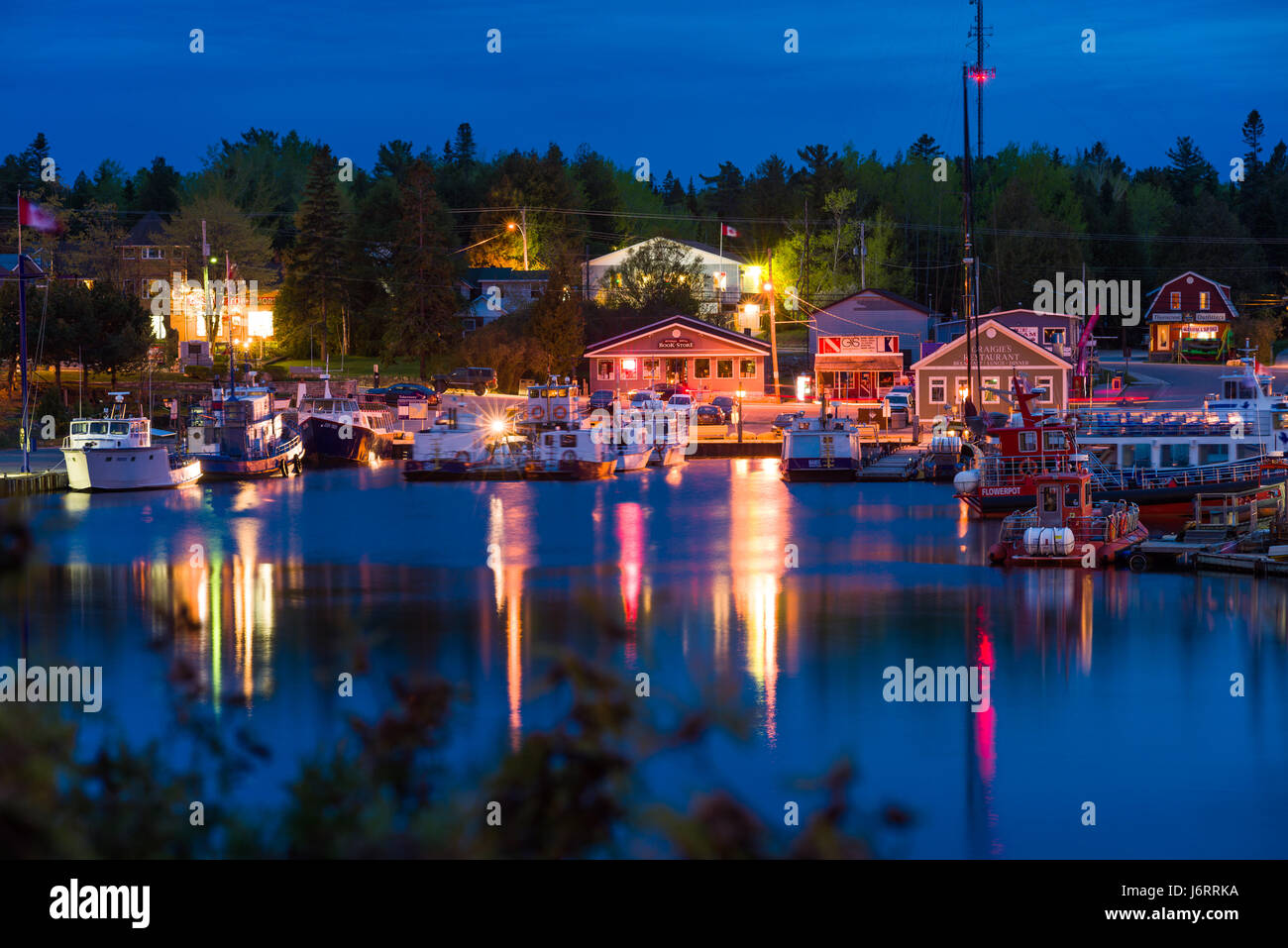 Tobermory piccola vasca del porto al crepuscolo, Bruce Peninsula, Ontario, Canda Foto Stock