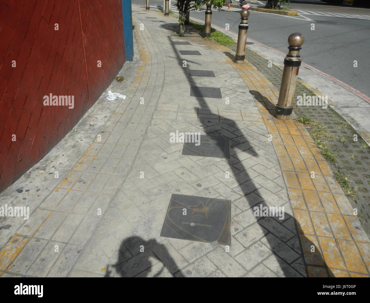 Il GMA Network Center Walk of Fame celebra le persone che hanno dato un contributo significativo all'industria dell'intrattenimento filippina. Presenta stelle provenienti da vari campi, onorando i loro successi nella trasmissione, recitazione e musica. Foto Stock