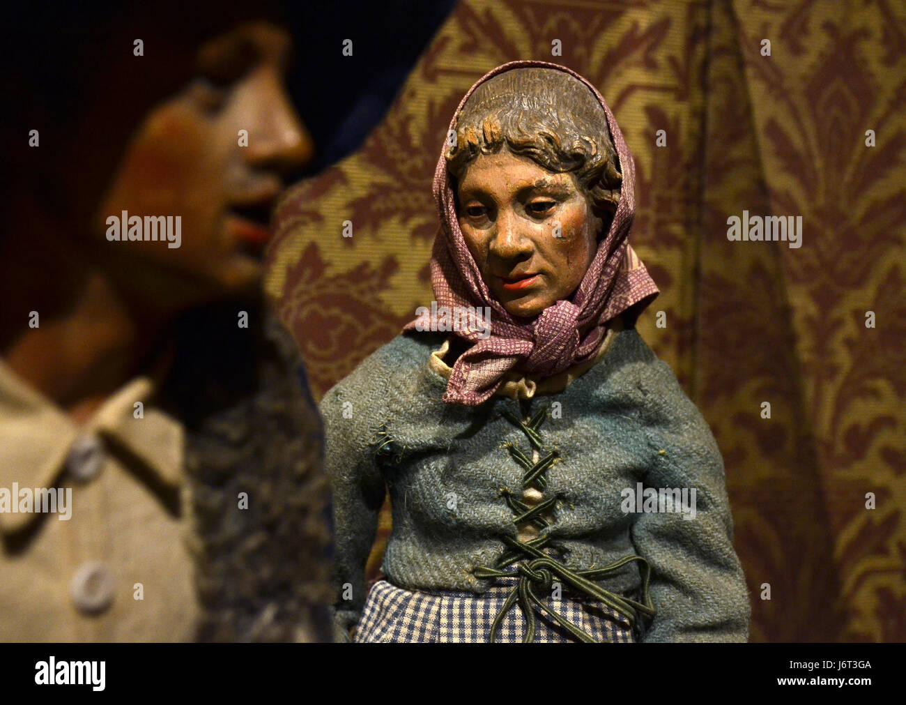 Questa immagine è stata catturata al Museu dels Sants di Olot, il 27 luglio 2016, forse mostrando una mostra o una collezione relativa all'arte religiosa e ai santi. Foto Stock