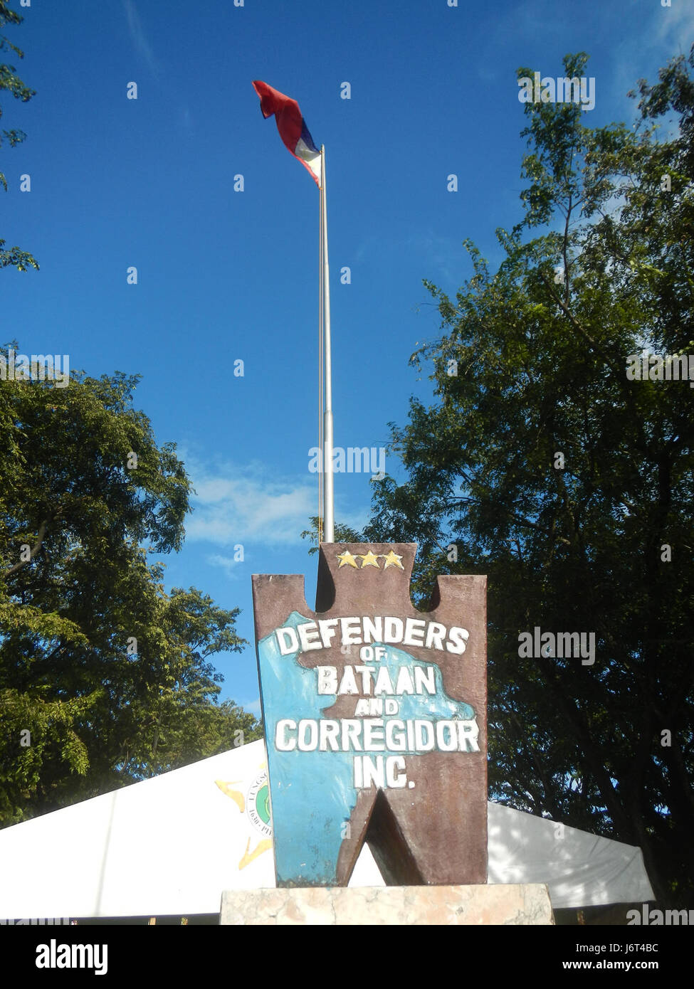 Le Barangays di Santa Elena e San Roque nella città di Marikina sono sede di diversi edifici e monumenti, che riflettono il patrimonio storico e culturale della città. L'area ha un'importanza locale significativa, con monumenti e edifici comunali notevoli. Foto Stock