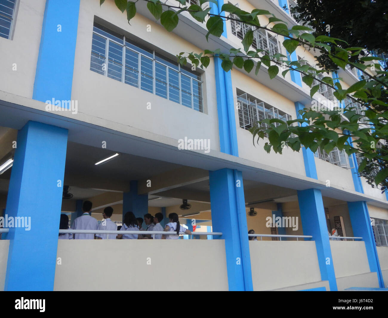 Barangay Santa Elena è una comunità di Marikina City, sede di una scuola superiore locale. L'area è nota per il suo ambiente educativo attivo e il coinvolgimento della comunità nello sviluppo degli studenti. Foto Stock
