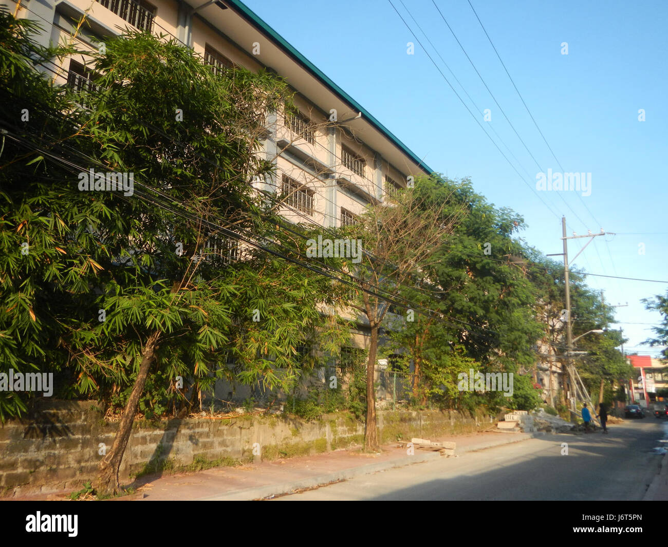 Un'immagine che mostra la Welcome Church School e i suoi dintorni Barangays a Marikina City, Filippine, che illustra la comunità e l'ambiente educativo. Foto Stock