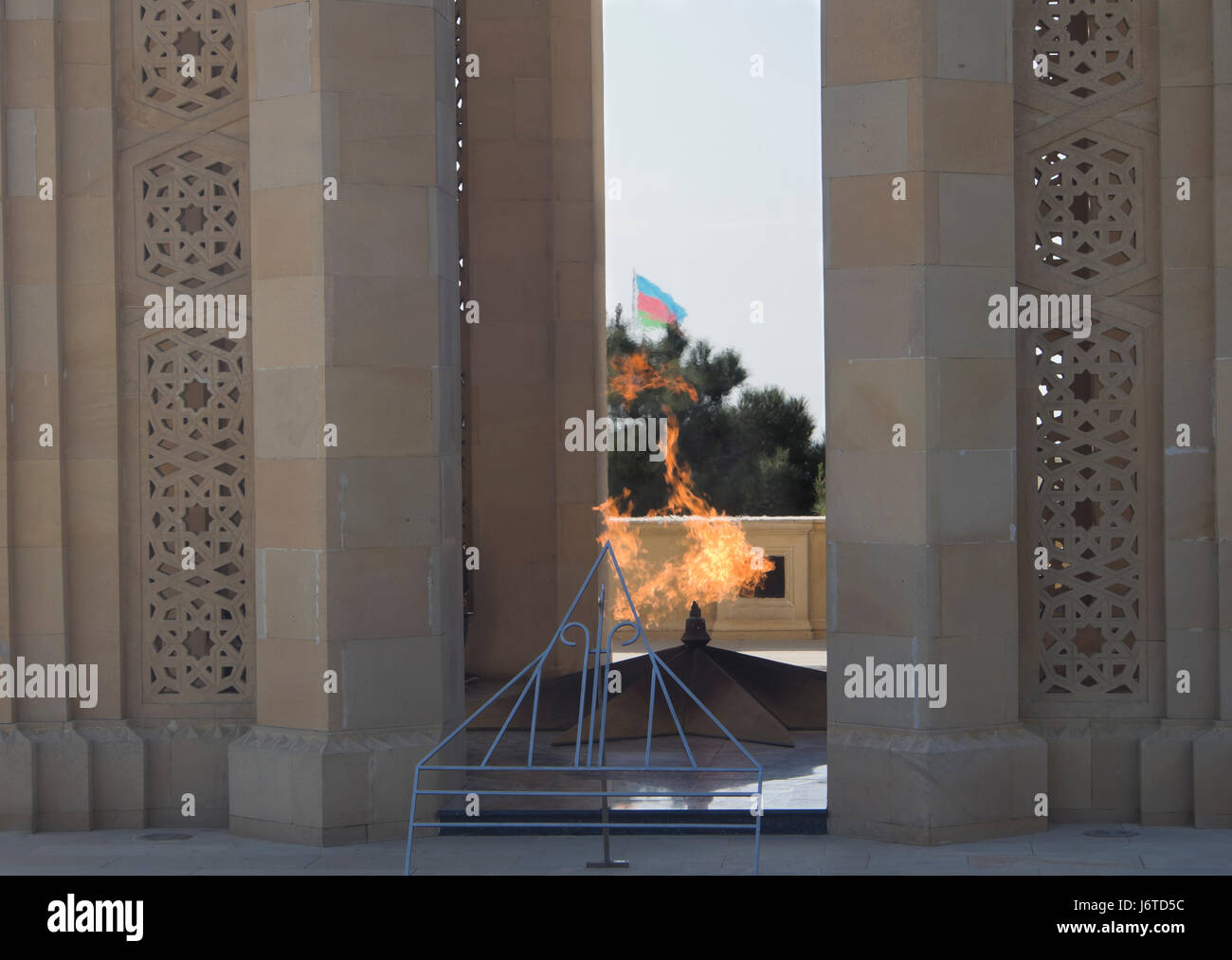 La Fiamma Eterna al memoriale dei martiri del cimitero di corsia e il parco di Baku, Azerbaijan, Foto Stock