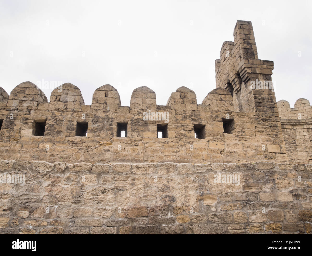Baku old town, Icheri sheher, area nella parte interna della città circondata da mura di fortificazione, sito Patrimonio Mondiale dell'Unesco, dettaglio della parete Foto Stock