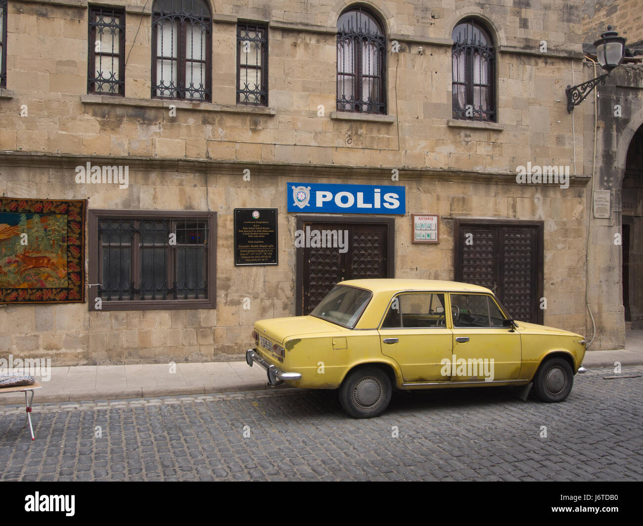 Stazione di polizia in Baku old town, Icheri sheher, area nella parte interna della città circondata da mura di fortificazione, Patrimonio Mondiale dell Unesco Foto Stock