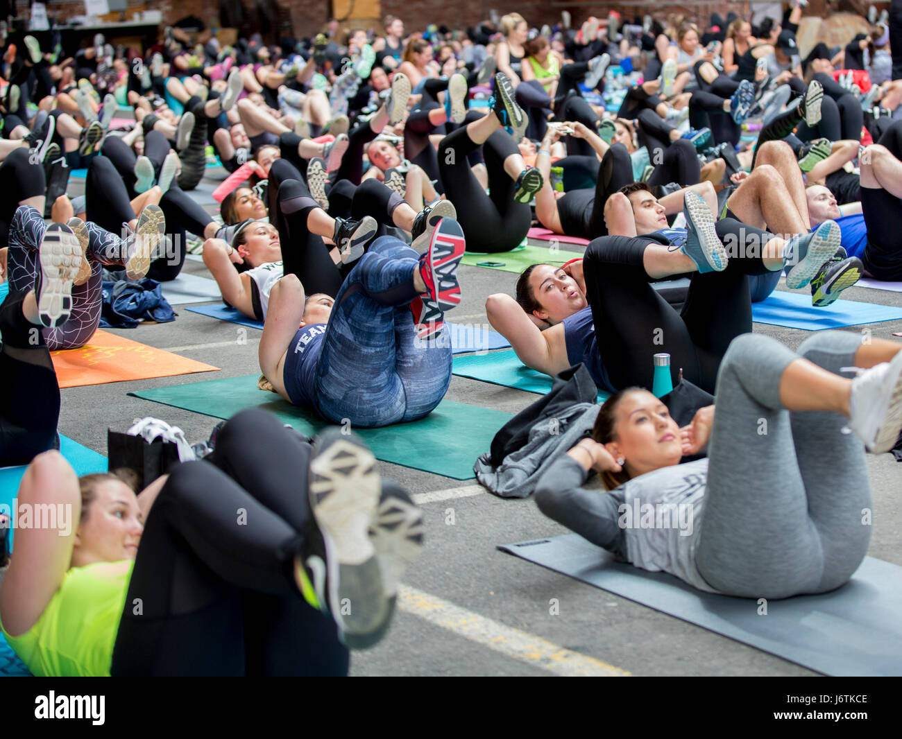 Allenamento CityStrong Maggio 13, 2017; South End di Boston, Massachusetts USA: CitySTRONG, un gruppo allenamento nel South End quartiere di Boston, Massachusetts. (Foto di Keiko Hiromi/AFLO) Credito: Keiko Hiromi/AFLO/Alamy Live News Foto Stock