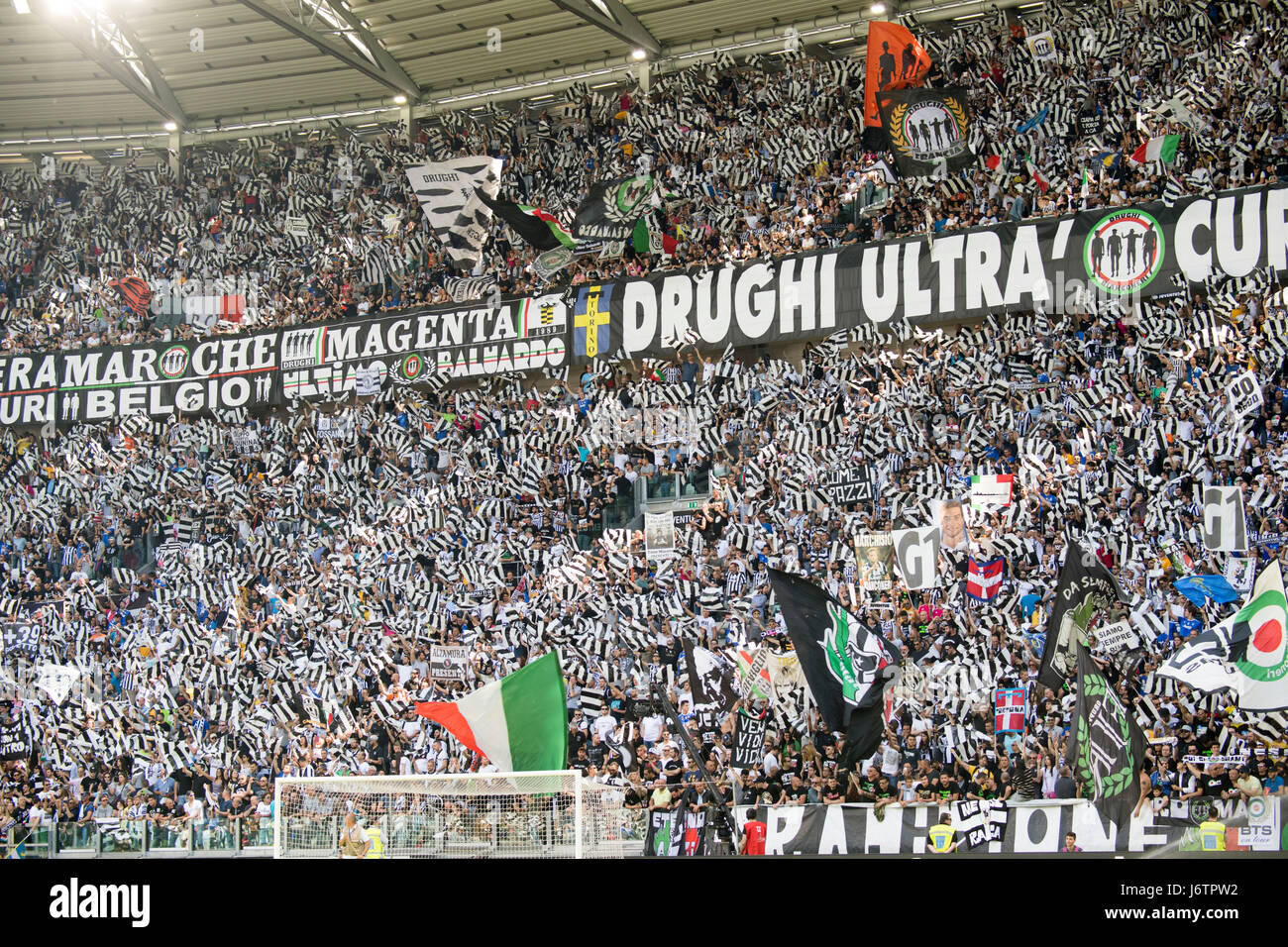 Tifosi bianconeri, 21 maggio 2017 - Calcio : Italiano 'Serie A' match tra Juventus FC 3-0 Crotone a Juventus Stadium di Torino, Italia. (Foto di Maurizio Borsari/AFLO) Foto Stock