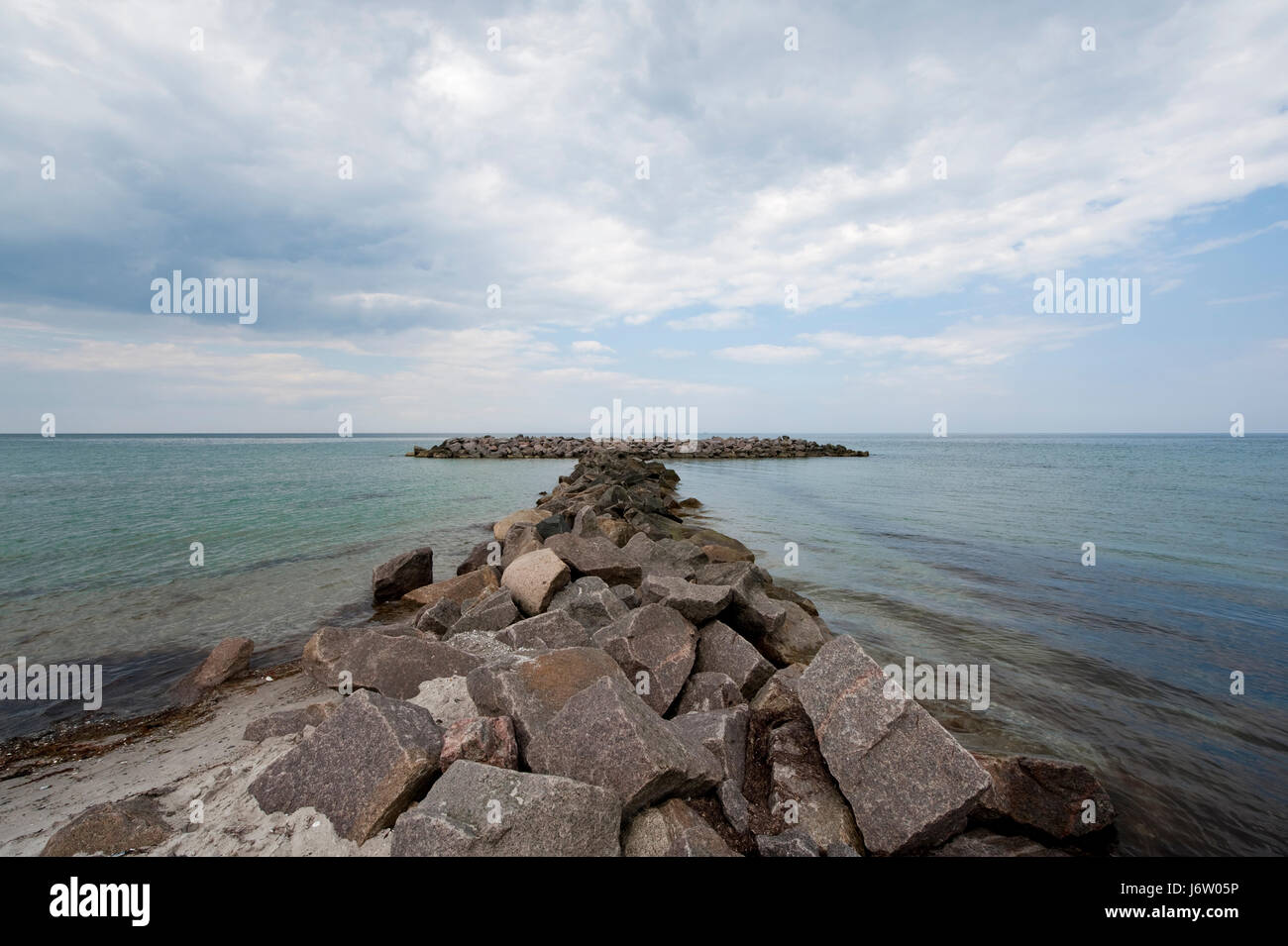 Spiaggia di pietra mare spiaggia mare acqua del mar baltico di acqua salata oceano mare Foto Stock