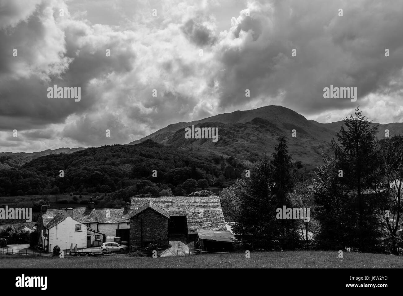 Paesaggi intorno a elterwater e poco langdale su una calda giornata di primavera. Foto Stock