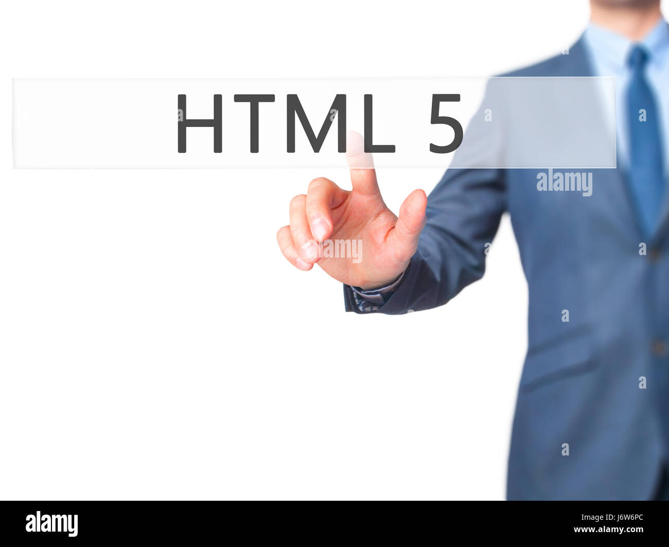 HTML 5 - Imprenditore mano premendo il pulsante sul touch screen interfaccia. Business, tecnologia internet concetto. Stock Photo Foto Stock