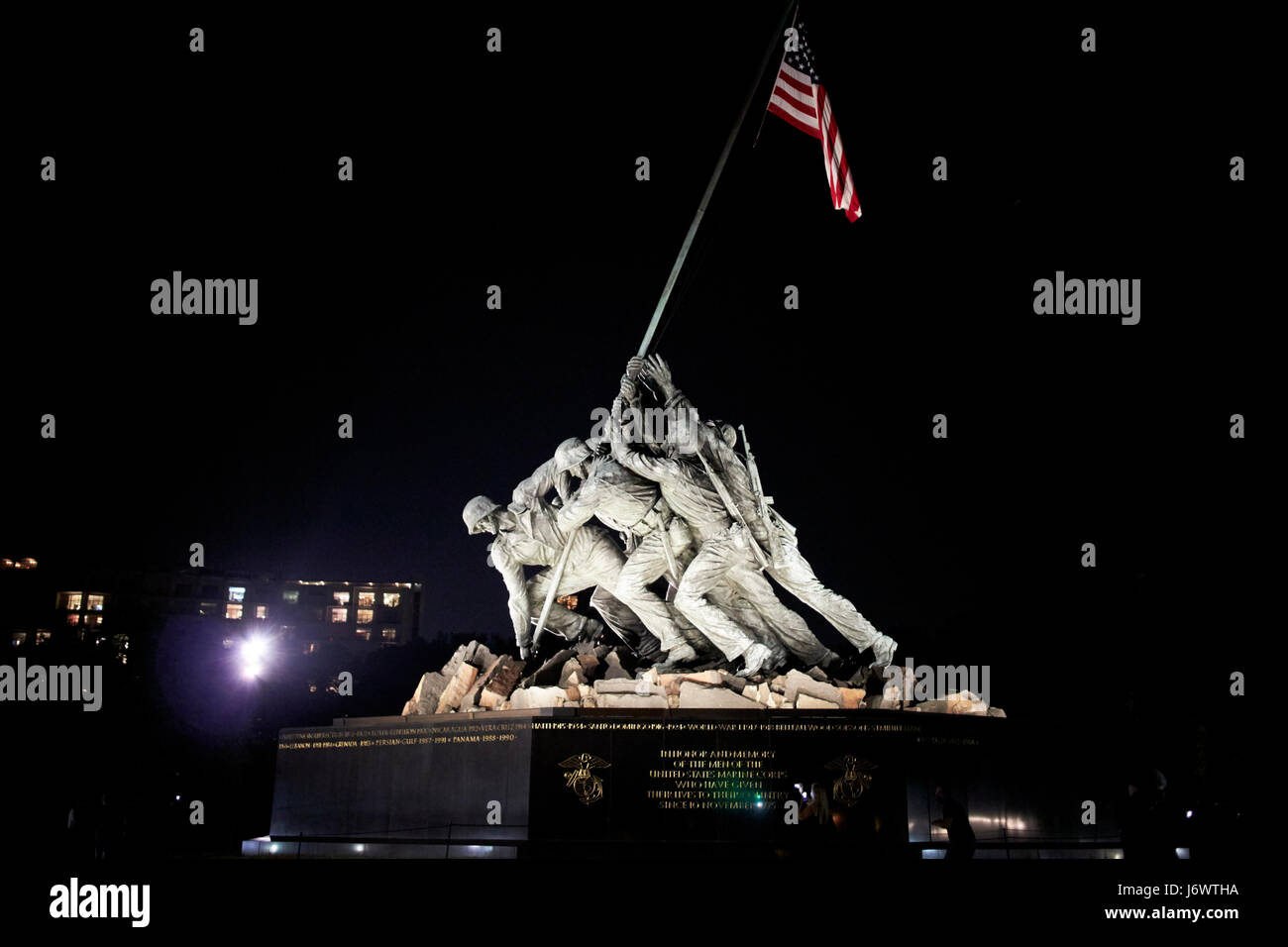 Il corpo della marina degli Stati Uniti di Iwo Jima Memorial statua di notte Washington DC USA Foto Stock