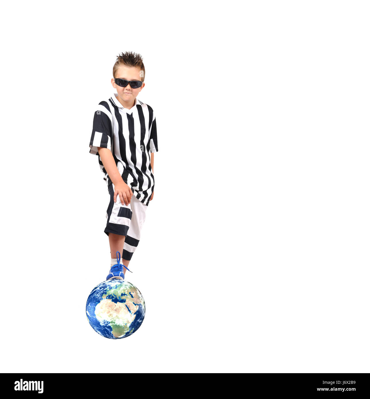 Mondo pianeta terra mondo kid dress boy ragazzo giovane maschio sport sport soccer Foto Stock