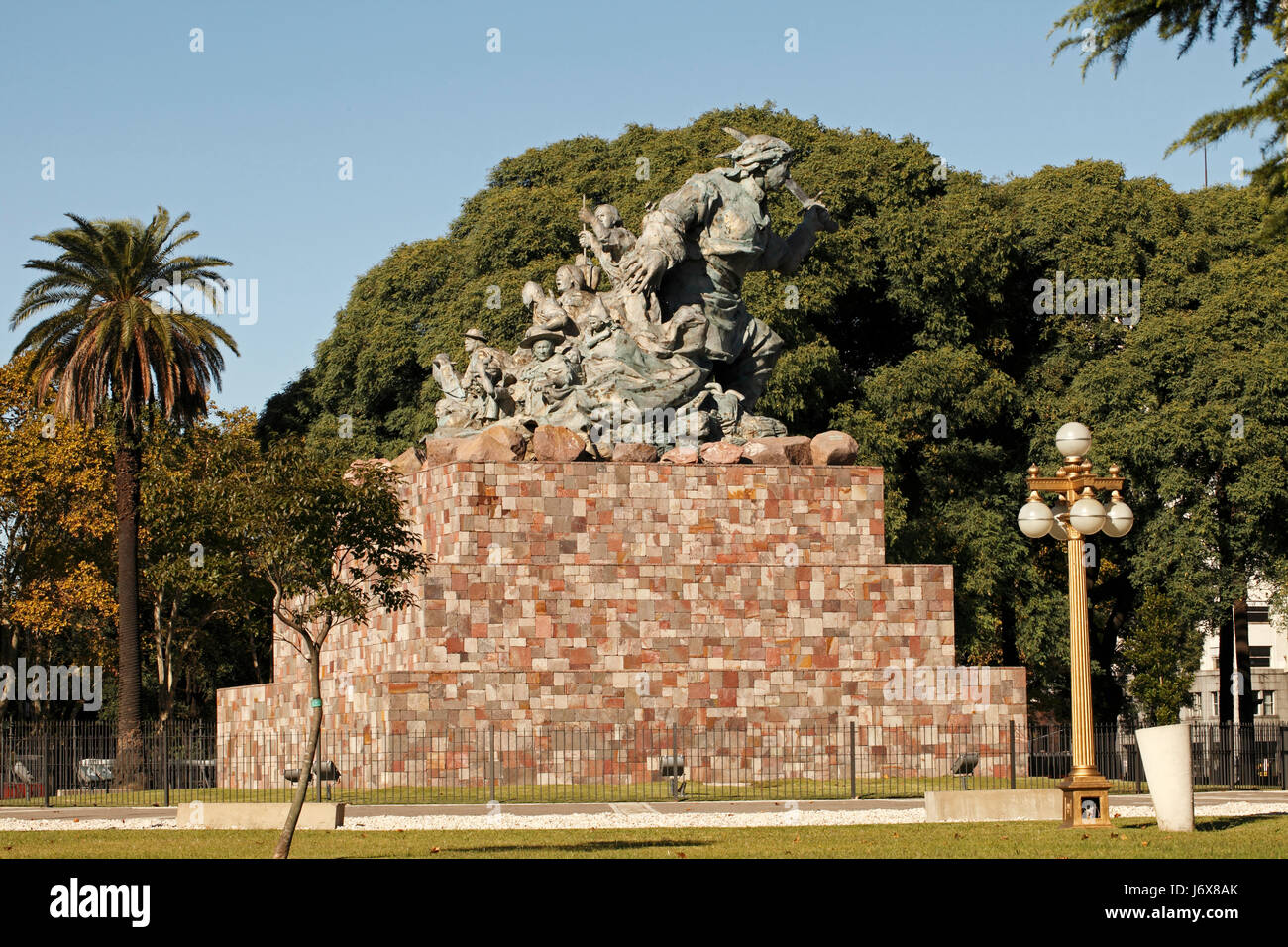 Controversa Statua di Juana Azurduy , donati dal governo boliviano e realizzato da Andrés Zerneri. Nel Parque Colon, Buenos Aires, Argentina. Foto Stock