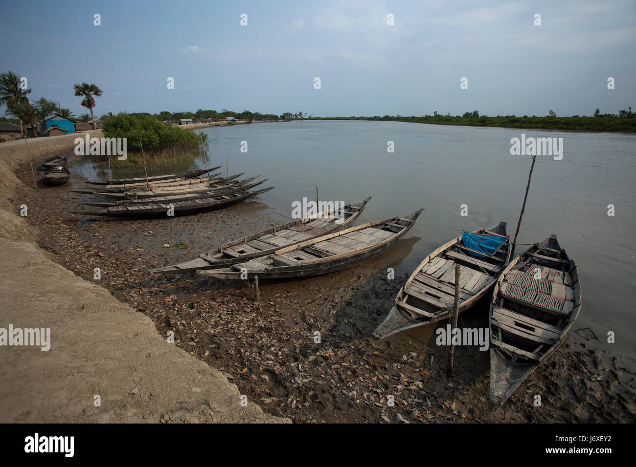 Un villaggio che circonda la Sundarbans a Burigoalini. Satkhira, Bangladesh Foto Stock