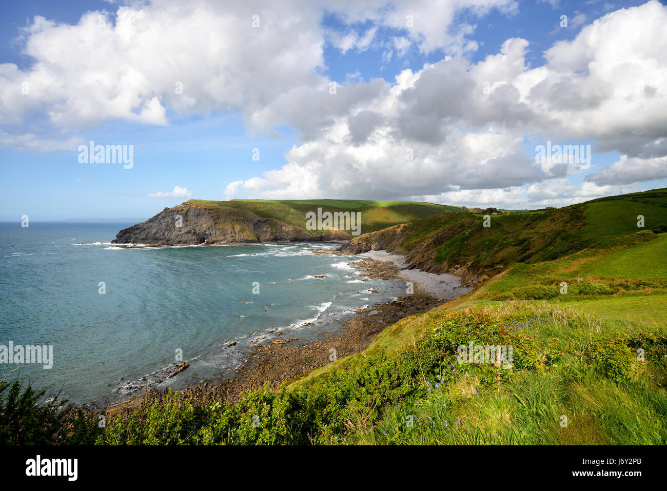 Le scogliere e spiaggia a Crackington Haven da Tremoutha paradiso sulla costa nord della Cornovaglia Foto Stock