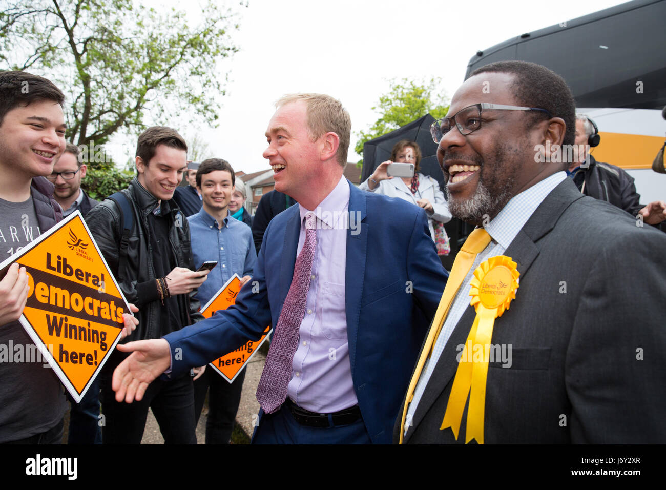 Democratico Liberale Tim Farron durante una visita a Olton Solihull, West Midlands, Regno Unito Foto Stock
