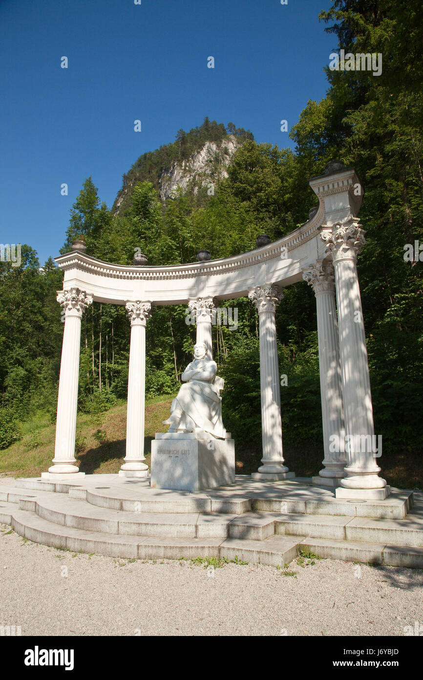 Monumento tree montagne alpi austria shine brilla luminosa luce della Lucent Technologies sereno Foto Stock