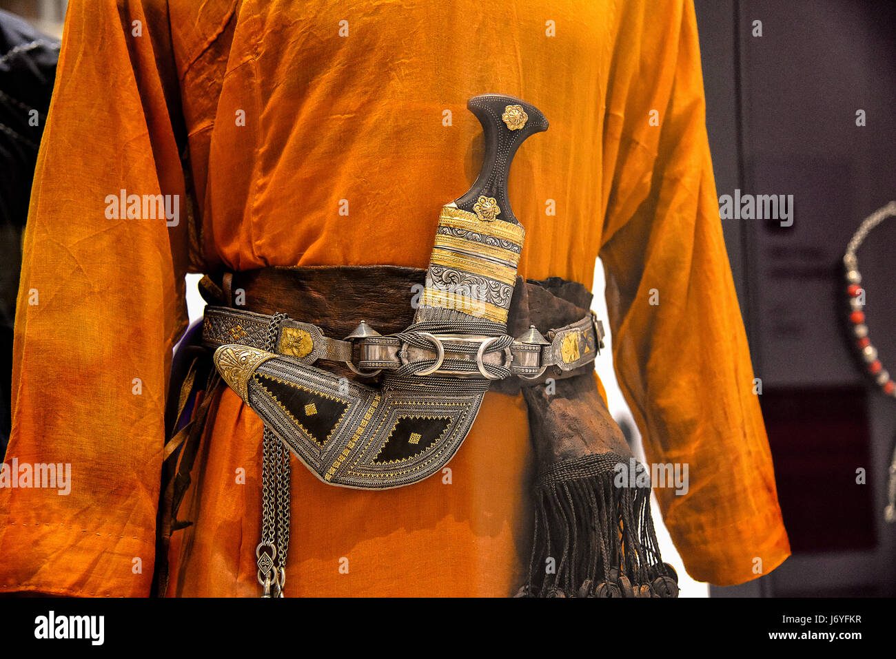 Oman Muscat costume tradizionale della tribù del deserto presso il Museo Nazionale Foto Stock