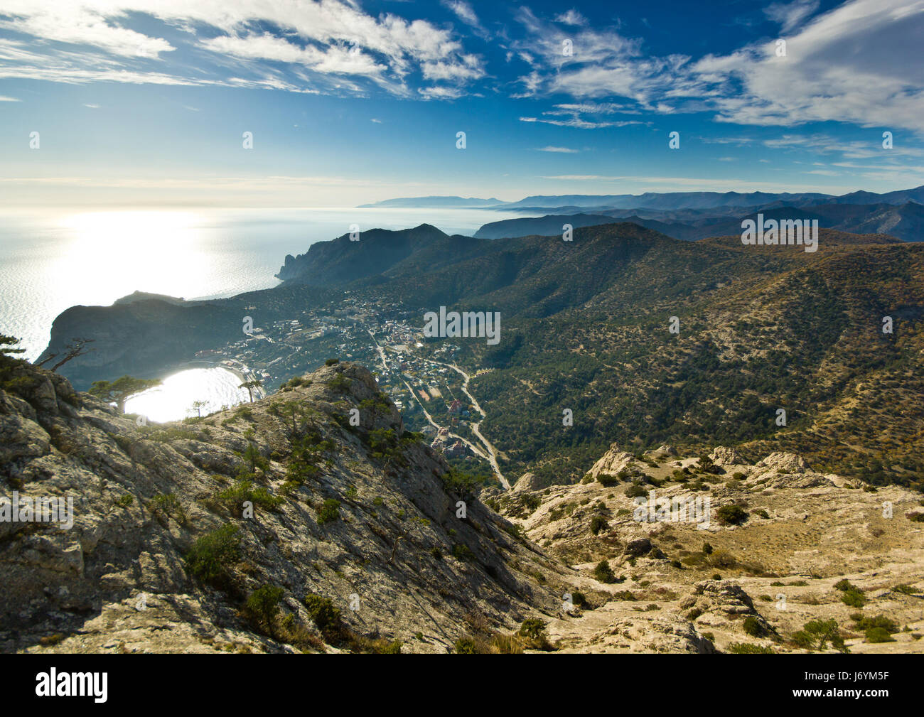 Il tramonto sopra il Mar Nero e le montagne Foto Stock