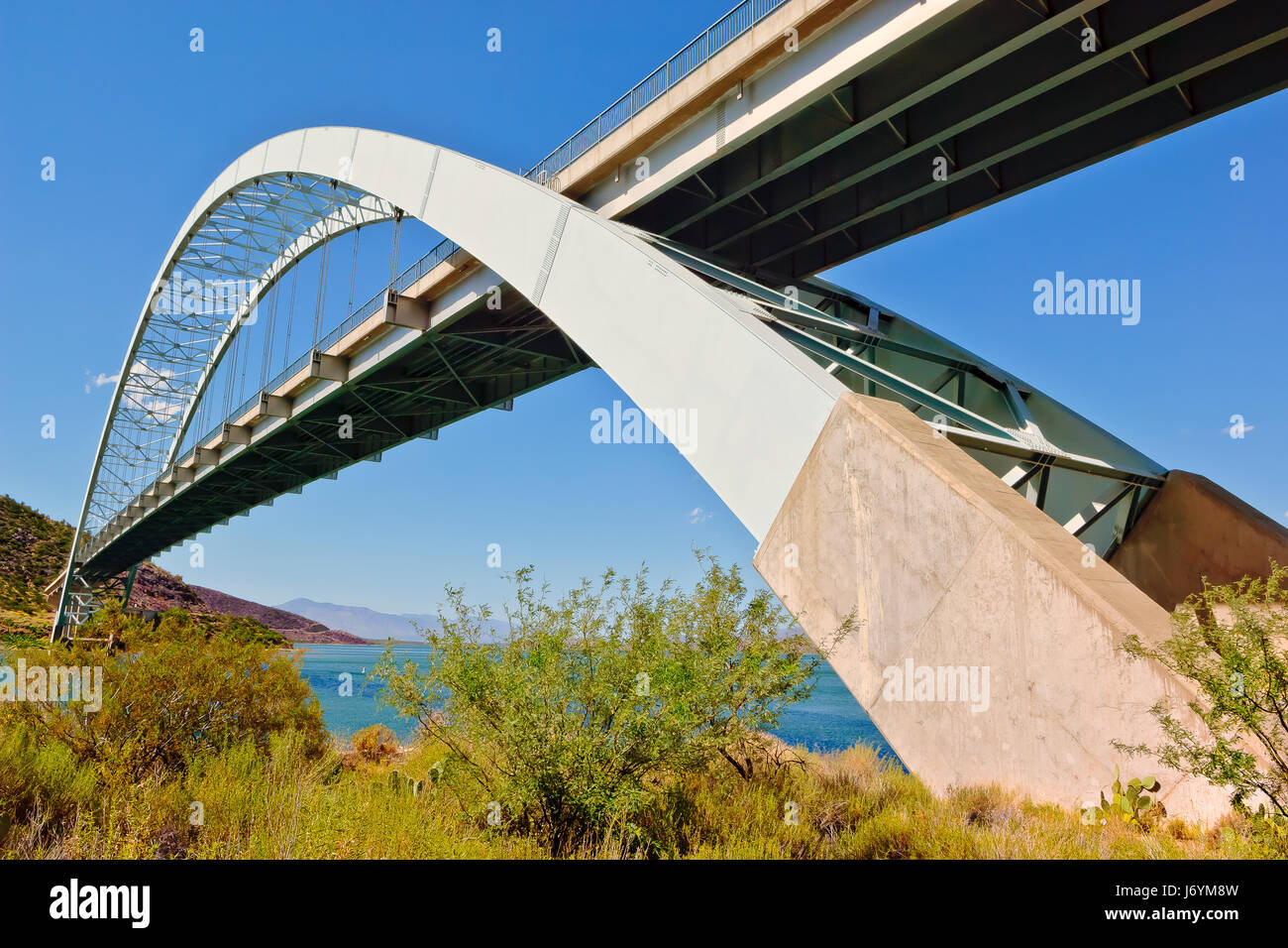 Roosevelt Lake Bridge, Arizona, Stati Uniti Foto Stock