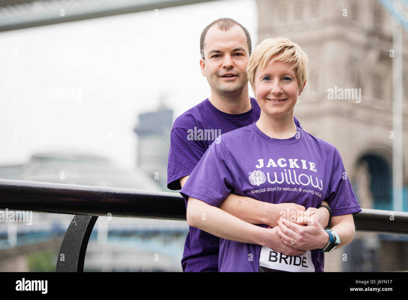 Photocall per i corridori del 2017 Maratona di Londra che hanno un motivo speciale per funzionare con: Duncan Sloan, Jackie Scully dove: Londra, Regno Unito quando: 21 Apr 2017 Credit: Alan West/WENN.com Foto Stock