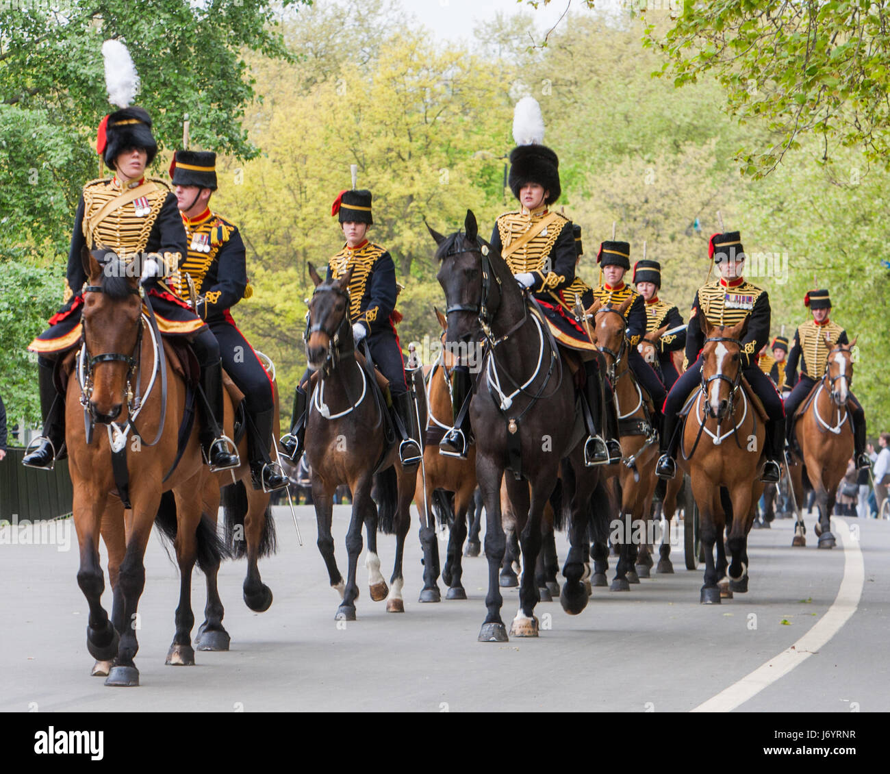 Re della truppa cavallo Royal Artillery contrassegnare la Queen's 91º compleanno con una pistola 41 salutate in Hyde Park, London, Regno Unito. Dotato di: atmosfera, visualizzare re della truppa cavallo Royal Artillery dove: Londra, Regno Unito quando: 21 Apr 2017 Credit: Wheatley/WENN Foto Stock