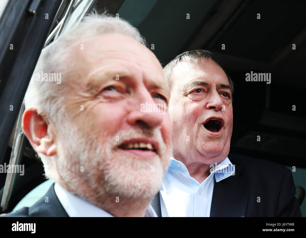 Leader laburista Jeremy Corbyn con manodopera ex vice primo ministro John Prescott (a destra) durante il periodo generale di campagne elettorali in Hull. Foto Stock