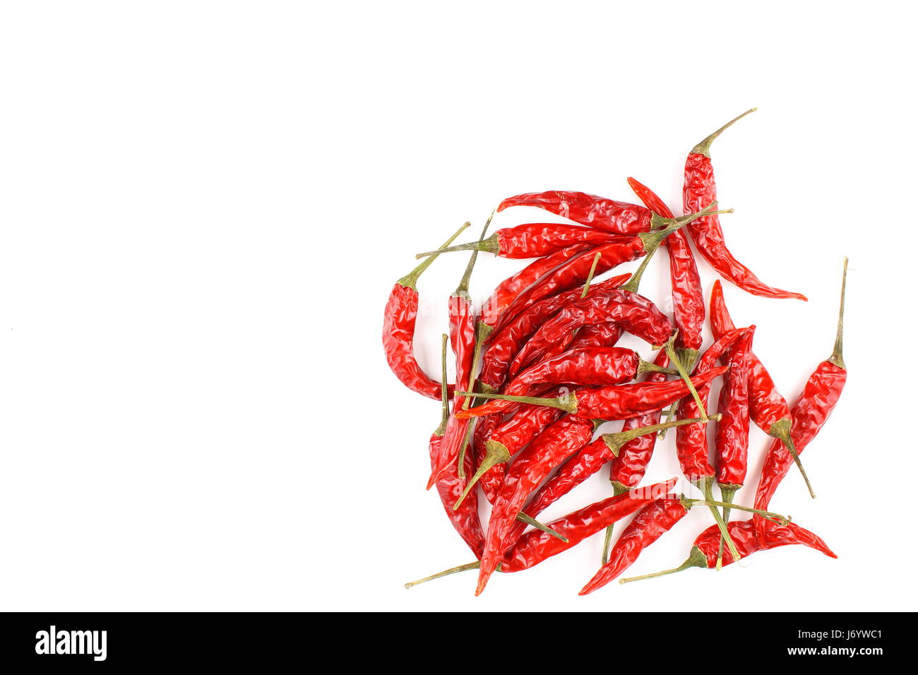 Secchi peperoncino tailandese peperoni isolato su uno sfondo bianco come un cibo texture di sfondo Foto Stock