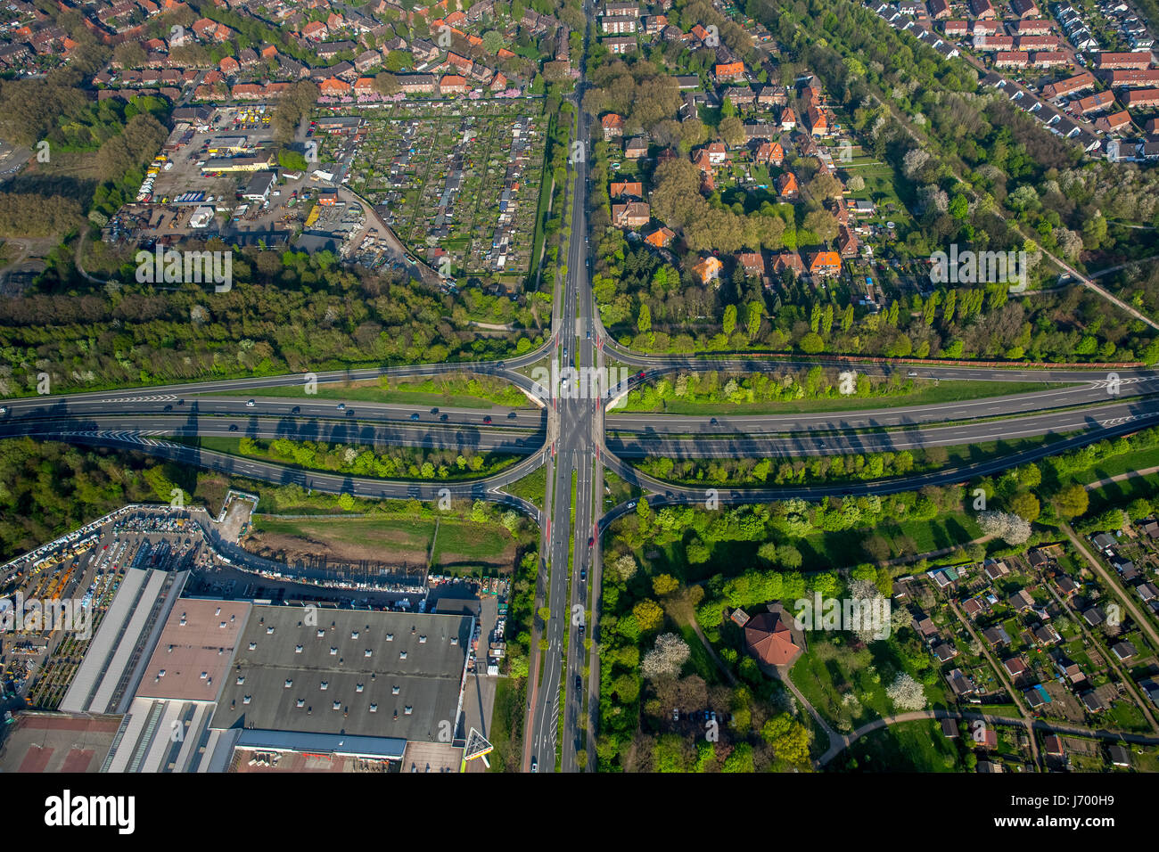 Autostrada A59, ponte autostradale, infrastruttura, ponte di cemento, multi-lane autostrada urbana, autostrada, uscita Duisburg Walsum, Dr. Hans-Böckler-strass Foto Stock