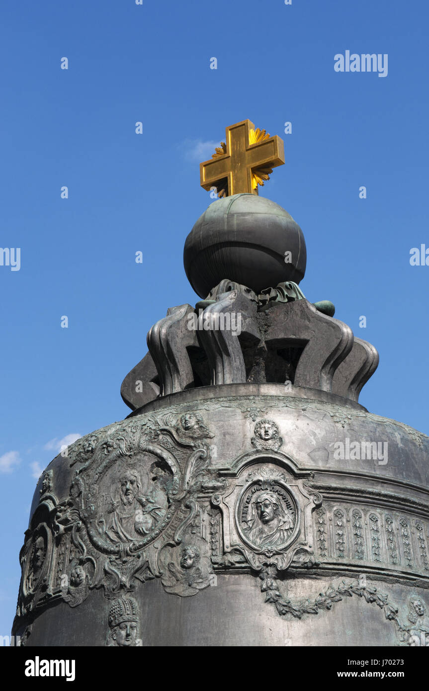 Cremlino di Mosca: la Campana dello Zar e la campana più grande del mondo, commissionato da imperatrice Anna Ivanovna, rotto durante la colata di metallo e non è mai stata registrata Foto Stock