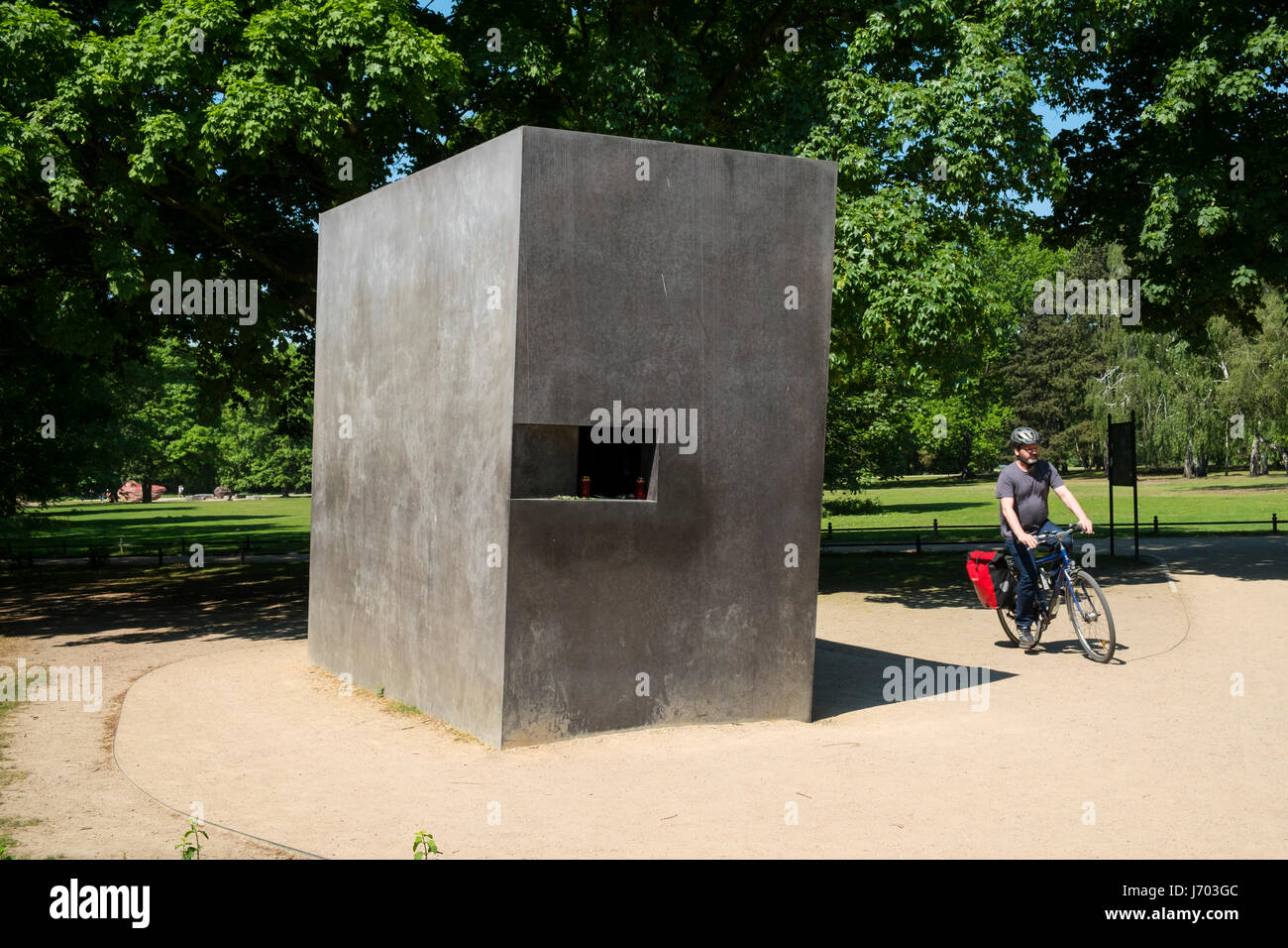 Memoriale per gli omosessuali perseguitati sotto i nazisti in Tiergarten di Berlino, Germania Foto Stock