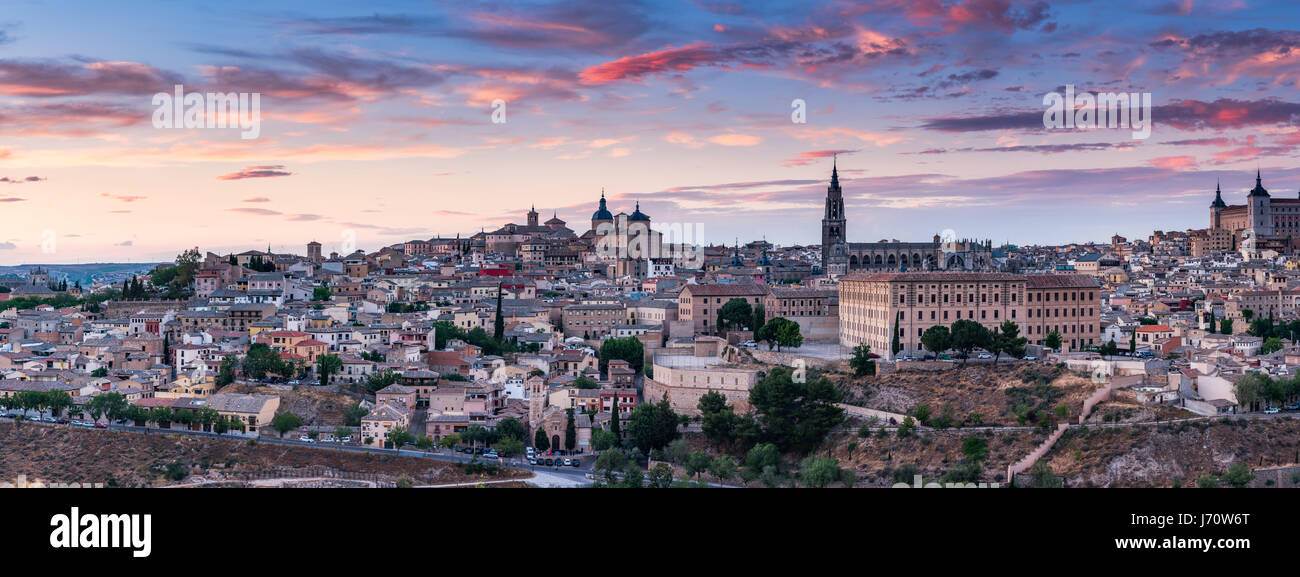 Ampio panorama del tramonto su Toledo,Spagna Foto Stock