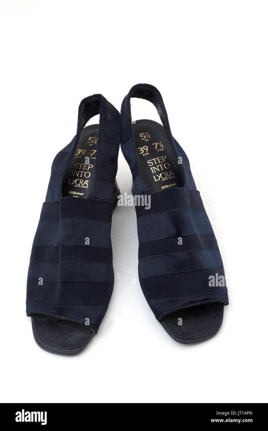 Navy imbracare il blocco posteriore del tacco sandali con lycra top Foto Stock