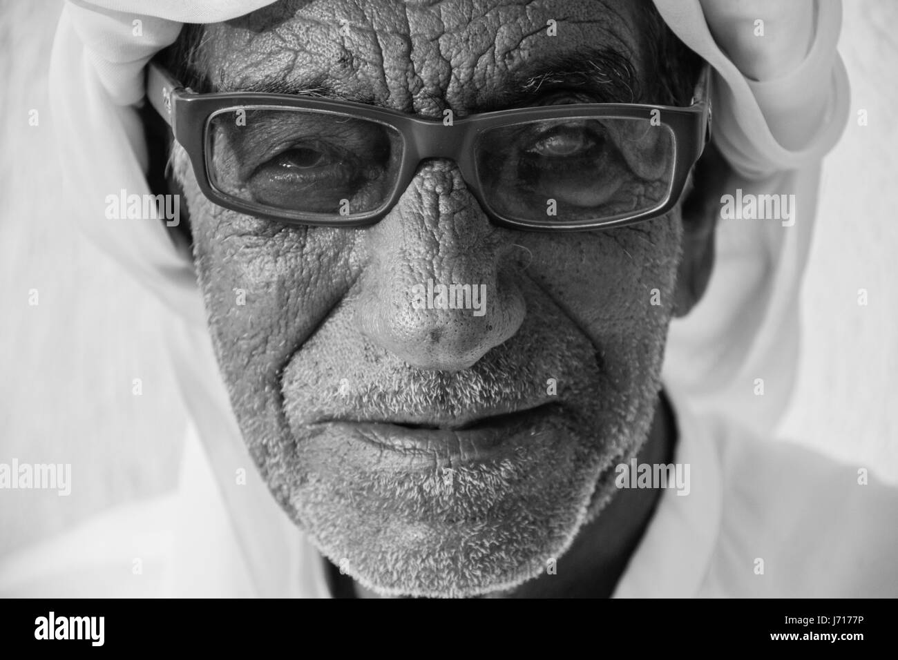 Uomo vecchio con una sciarpa in isola di Qeshm, Iran Foto Stock