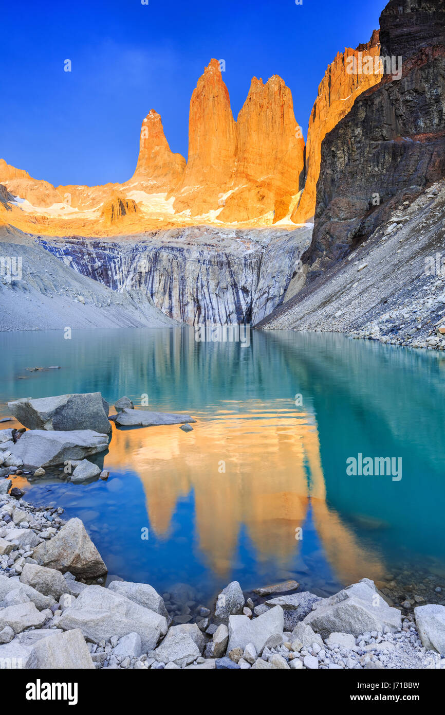 Parco Nazionale di Torres del Paine Cile. Sunrise al Torres Lookout. Foto Stock