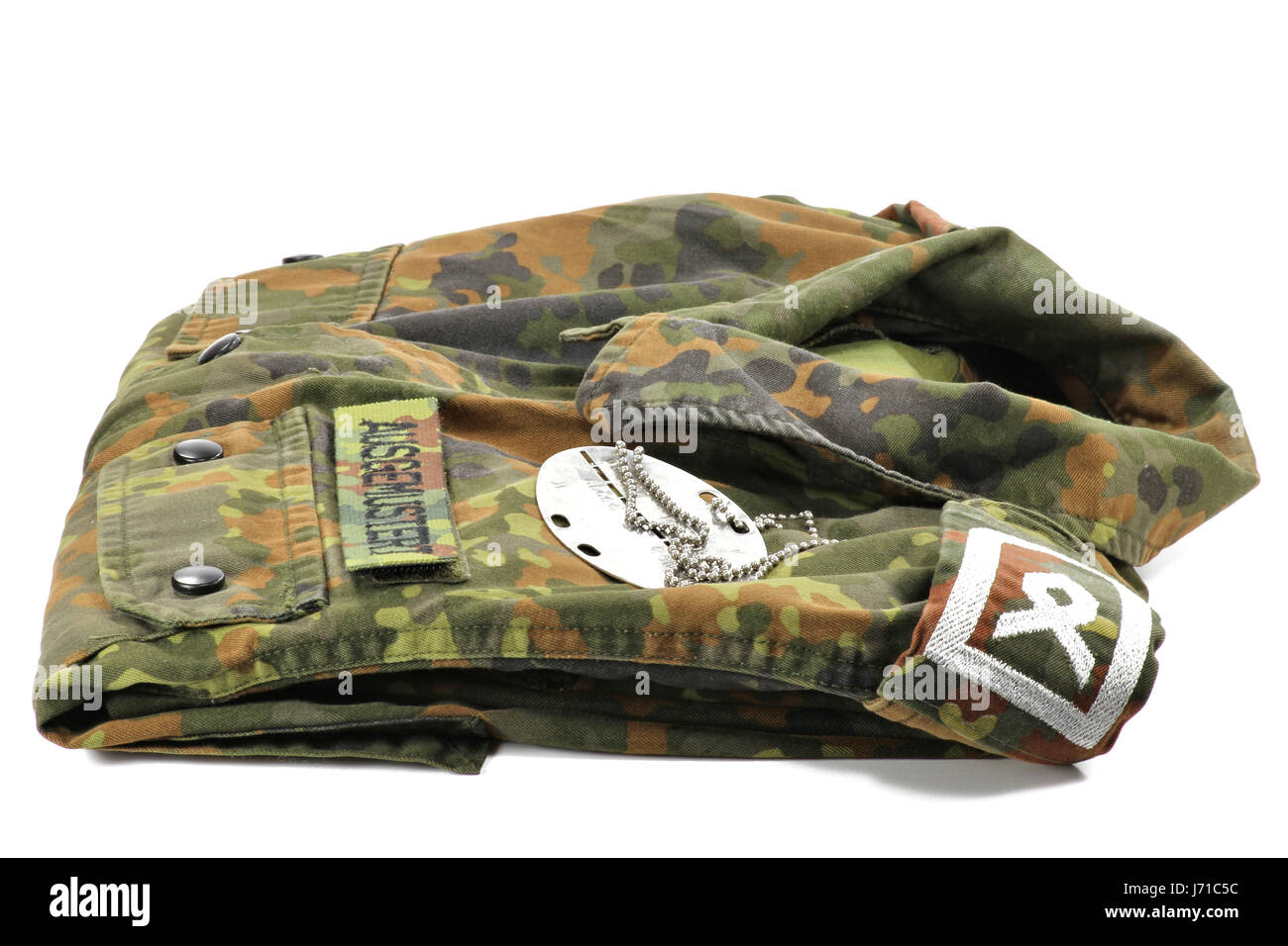 Il tedesco camouflage giacca uniforme patchato ritirati dal servizio invece di etichetta con il nome Foto Stock