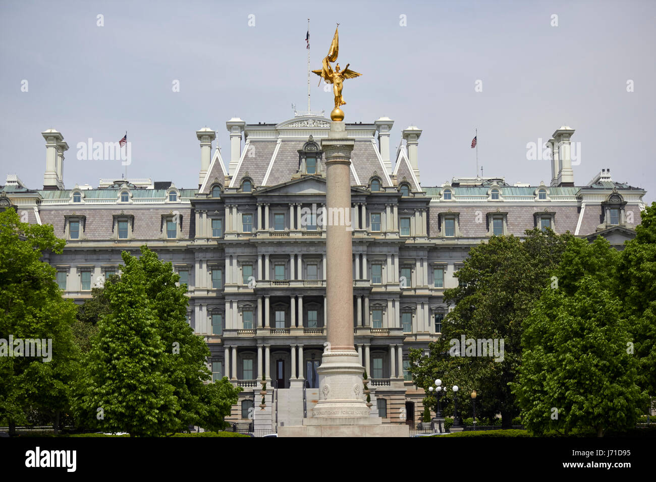 La prima divisione monumento davanti al vecchio ufficio esecutivo edificio Washington DC USA Foto Stock