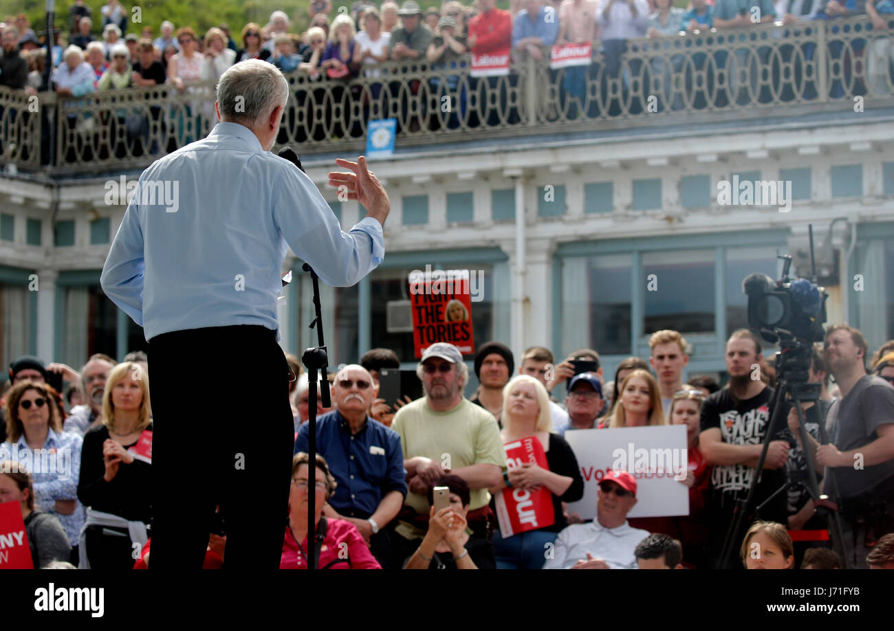 Scarborough Spa, Regno Unito. 22 Maggio, 2017. Jeremy Corbyn, leader del partito laburista, a Scarborough South Bay, North Yorkshire, Inghilterra, 22/05/2017 Credit: Allstar Picture Library/Alamy Live News Foto Stock