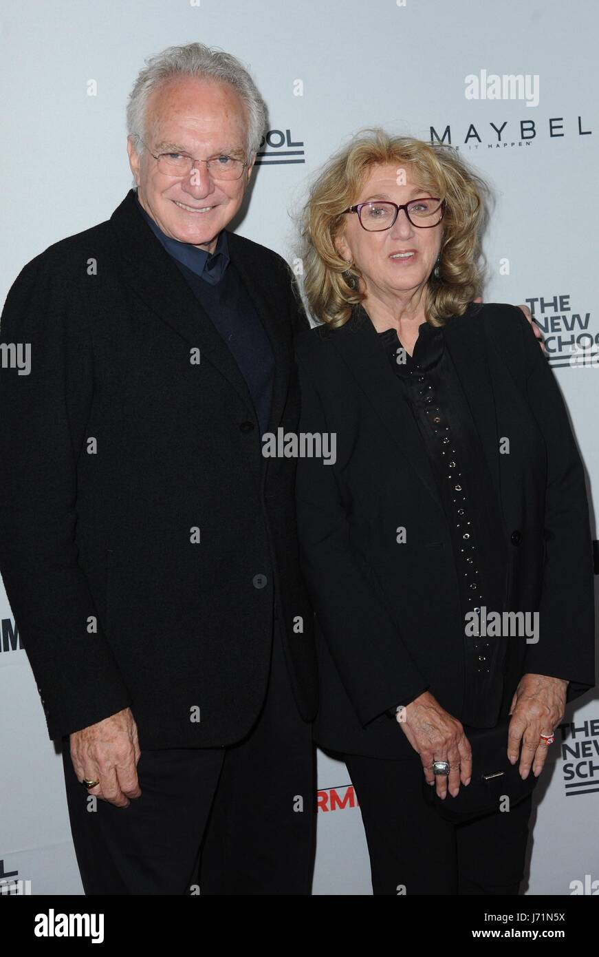 New York, NY, STATI UNITI D'AMERICA. 22 Maggio, 2017. David Yurman, Sybil Yurman presso gli arrivi per 69Parsons annuale beneficio, Pier sessanta a Moli Chelsea, New York, NY Maggio 22, 2017. Credito: Kristin Callahan/Everett raccolta/Alamy Live News Foto Stock