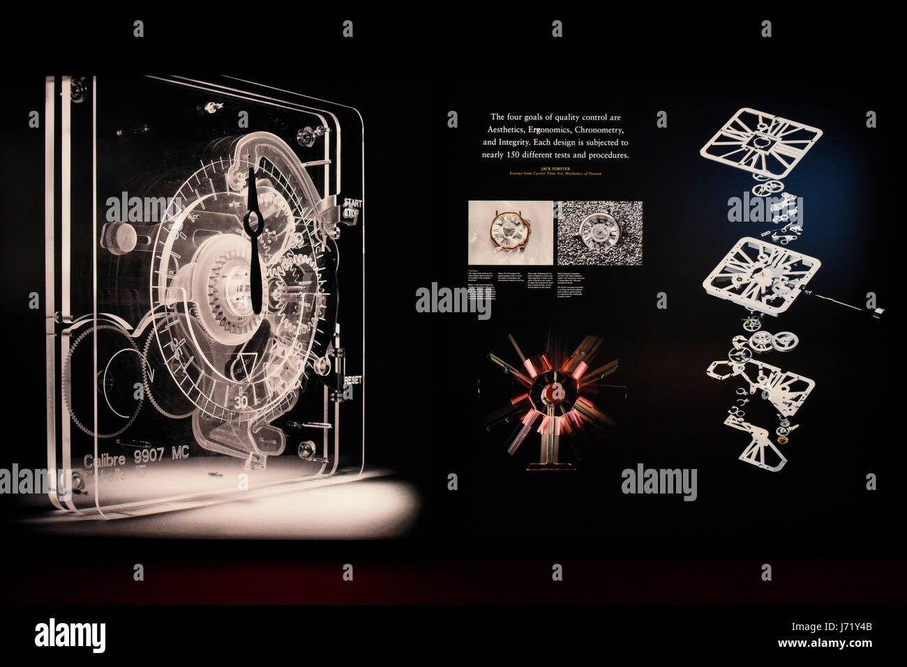 Londra, Regno Unito. 23 Maggio, 2017. Dettaglio di una vista in esploso di un Cartier orologio da polso a premere anteprima di 'Cartier in movimento", una mostra su Cartier, co-curata dal celebre architetto Lord Norman Foster e Museo del Design Director Deyan Sudjic, presso il Design Museum di Londra. La mostra va dal 25 maggio al 28 luglio 2017. Credito: Stephen Chung/Alamy Live News Foto Stock