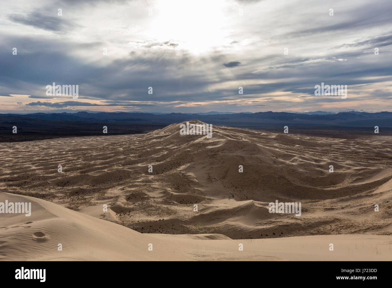 Vista di Kelso dune di sabbia del deserto area a Mojave National Preserve nella California Meridionale. Foto Stock