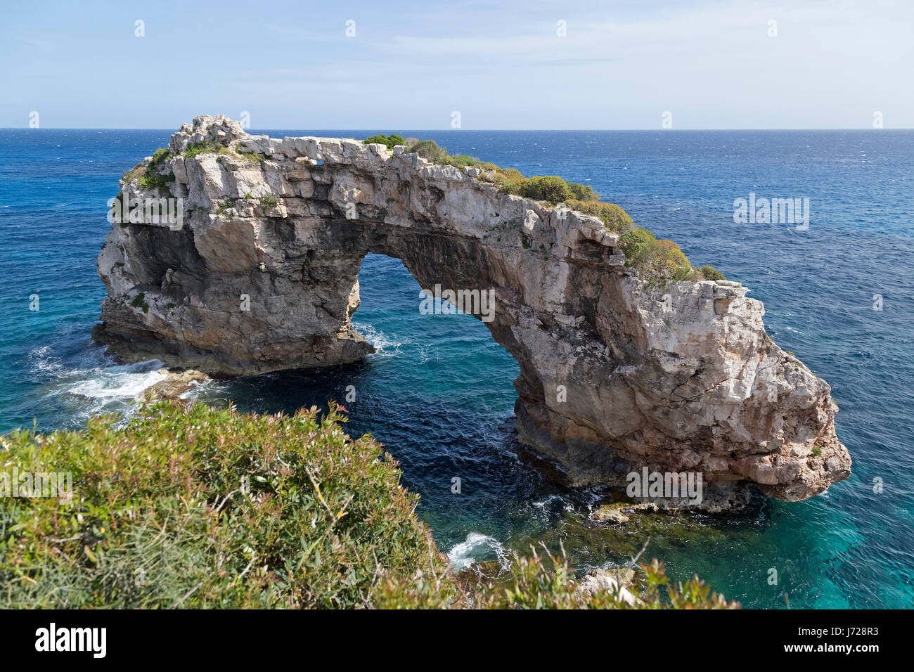 Pietra naturale arch Es Pontas vicino a Cala Santanyi, Maiorca, SPAGNA Foto Stock