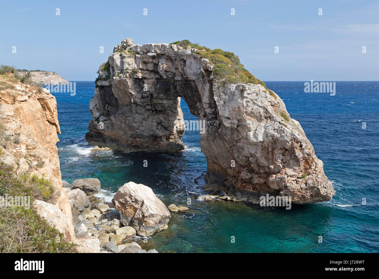 Pietra naturale arch Es Pontas vicino a Cala Santanyi, Maiorca, SPAGNA Foto Stock