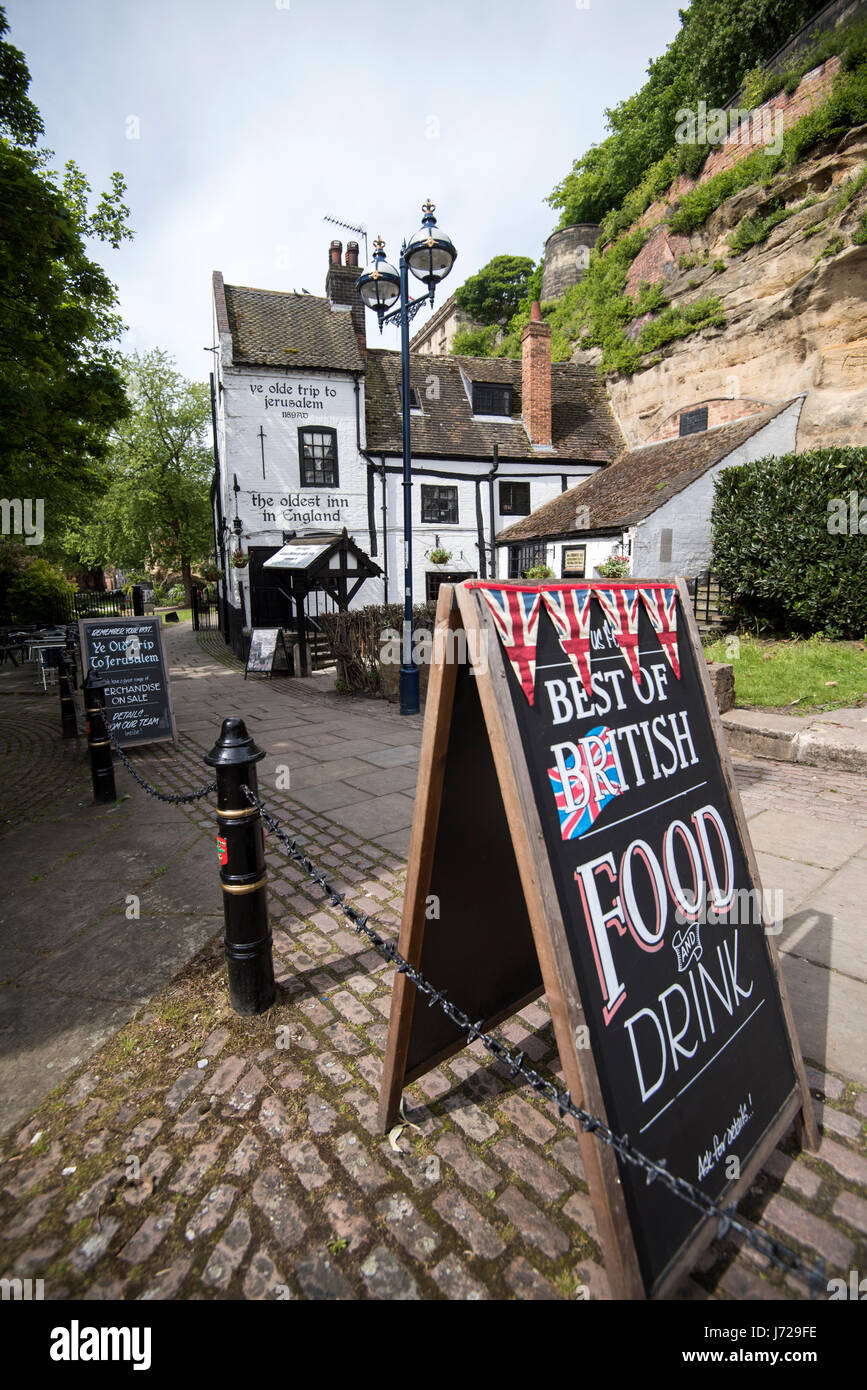 Ye Olde Trip to Jerusalem Pub con un best di British segno esterno, Nottingham City Inghilterra REGNO UNITO Foto Stock