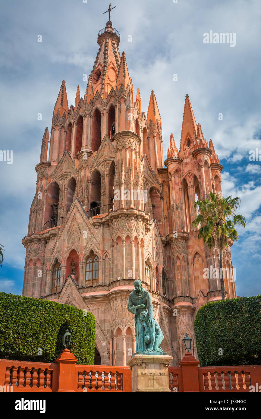 La Parroquia de San Miguel Arcángel chiesa nel centro storico di San Miguel De Allende, Messico ------ La Parroquia de San Miguel Arcángel, la cur Foto Stock