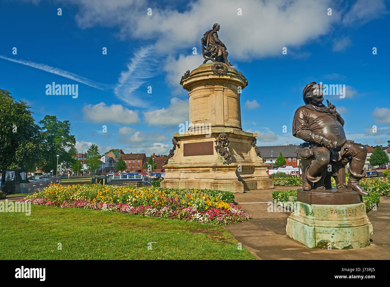 Il Memoriale di Gower statua di William Shakespeare sorge in Bancroft giardini nel cuore di Stratford upon Avon, Warwickshire Foto Stock